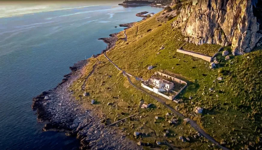 Monte Capo Gallo e il suo Faro